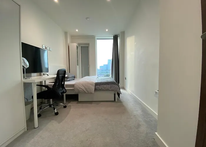 Private Suite In Luxury Shared Apartment
